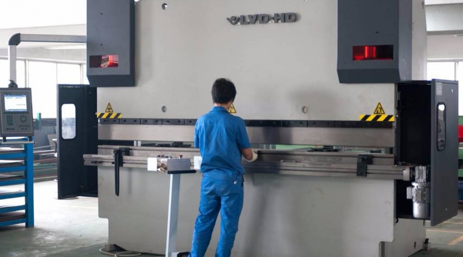 型鍛壓機(jī)瞬間壓扁鐵塊藤野貿(mào)易客戶案例展示視頻